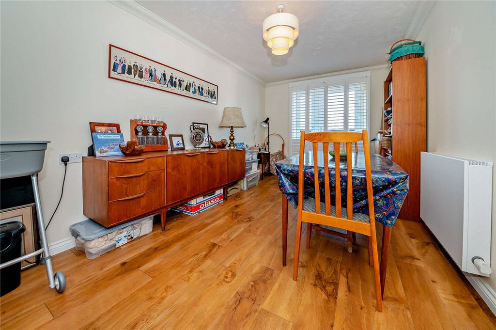 Additional image 8 of 2 bed flat for saleWest Street, Newbury, Berkshire RG14