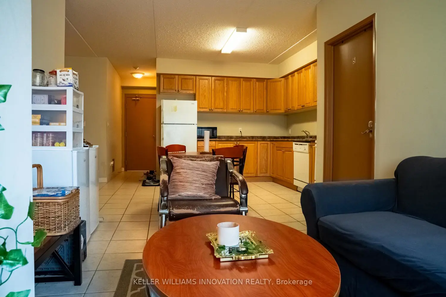 253 Lester Street 402 photo 4