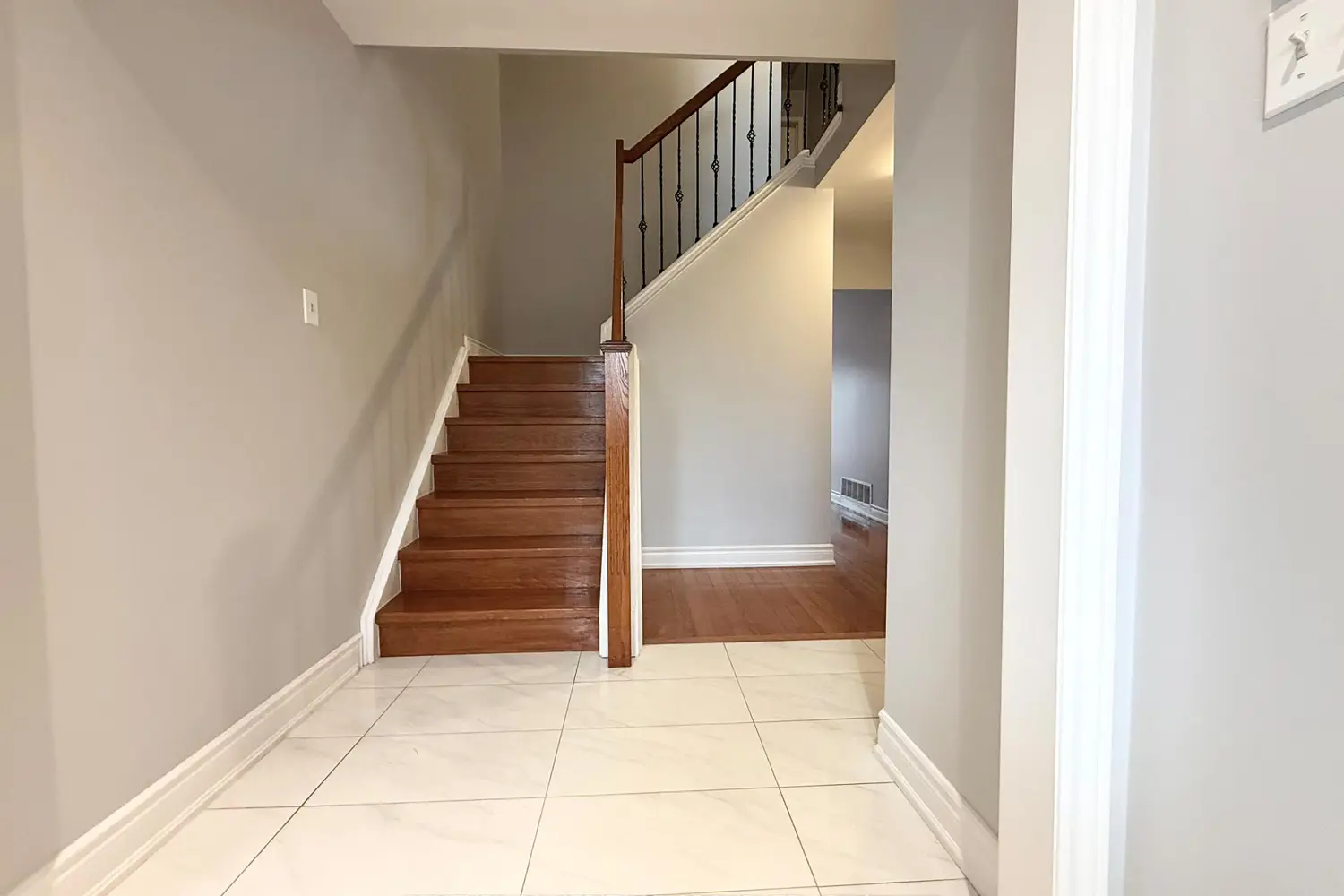 Additional image 2 of 9 Corona Gate