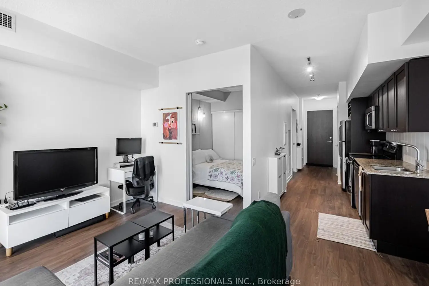 Additional image 6 of 105 The Queensway 2113