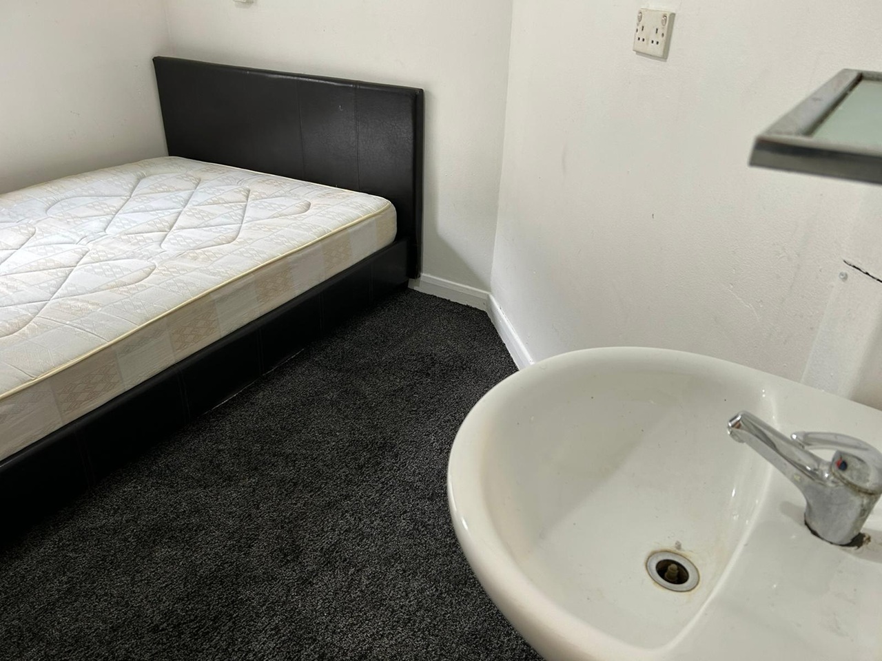 Additional image 3 of Room in a Shared House, Room In Pennington Place, LS6, N1 7GU