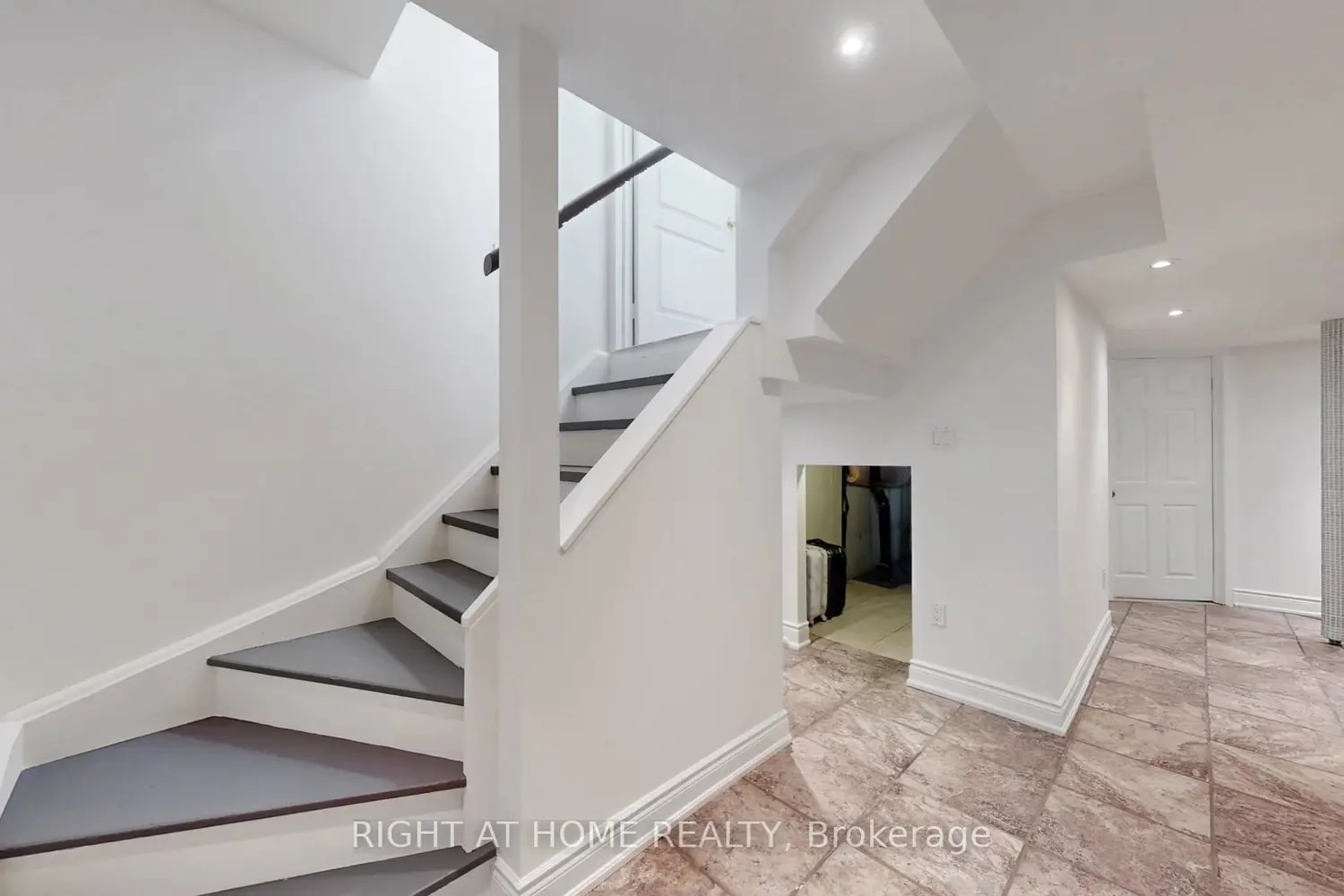 Additional image 11 of 55 Hollybush Drive