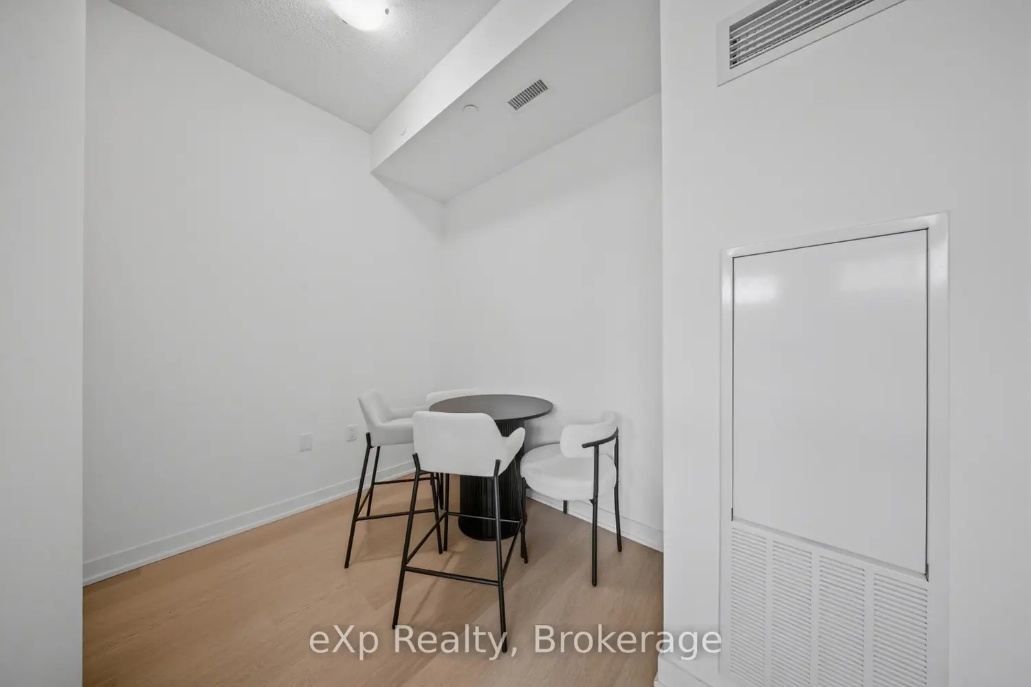 Additional image 8 of 859 The Queensway 209