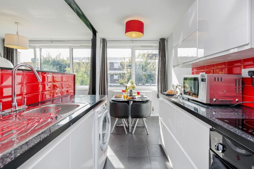 Additional image 3 of 2 Bed Maisonette, Cable St, E1W, N1 7GU