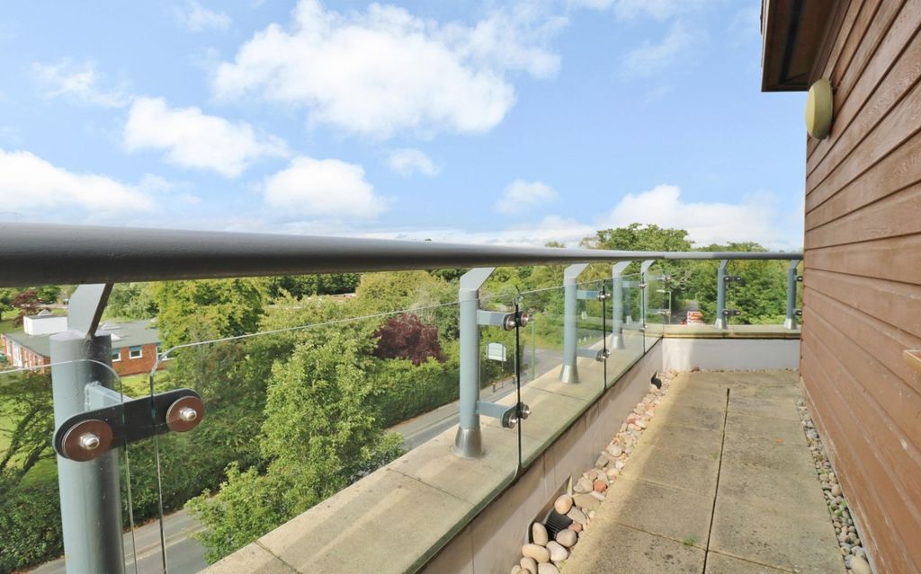 Additional image 11 of 3 bed flat for saleBotley Road, West End SO30