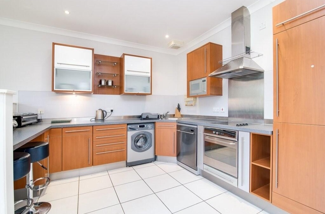 Additional image 5 of 3 Bed Flat, St. James Place, B15, N1 7GU