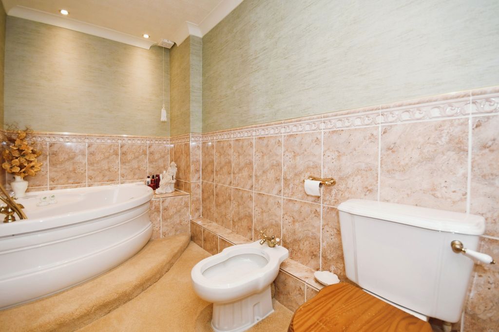 Additional image 14 of 3 bed flat for saleWhinfell Court, Sheffield, South Yorkshire S11