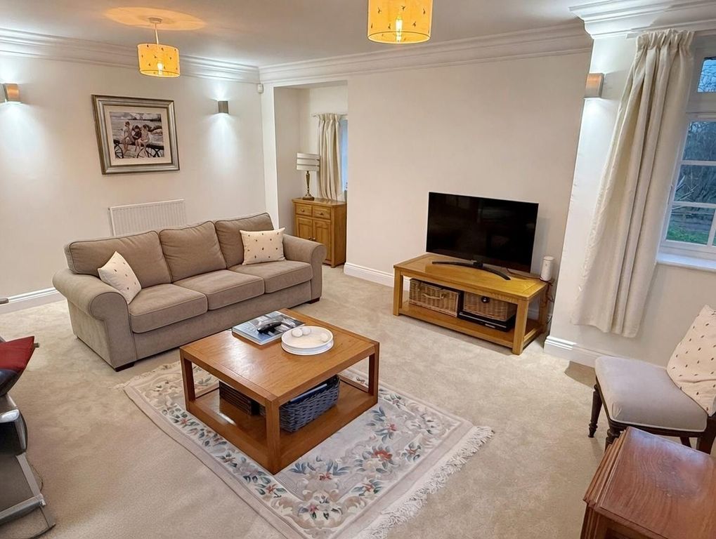 Additional image 3 of 3 bed flat for saleEnborne Gate, Newbury RG14