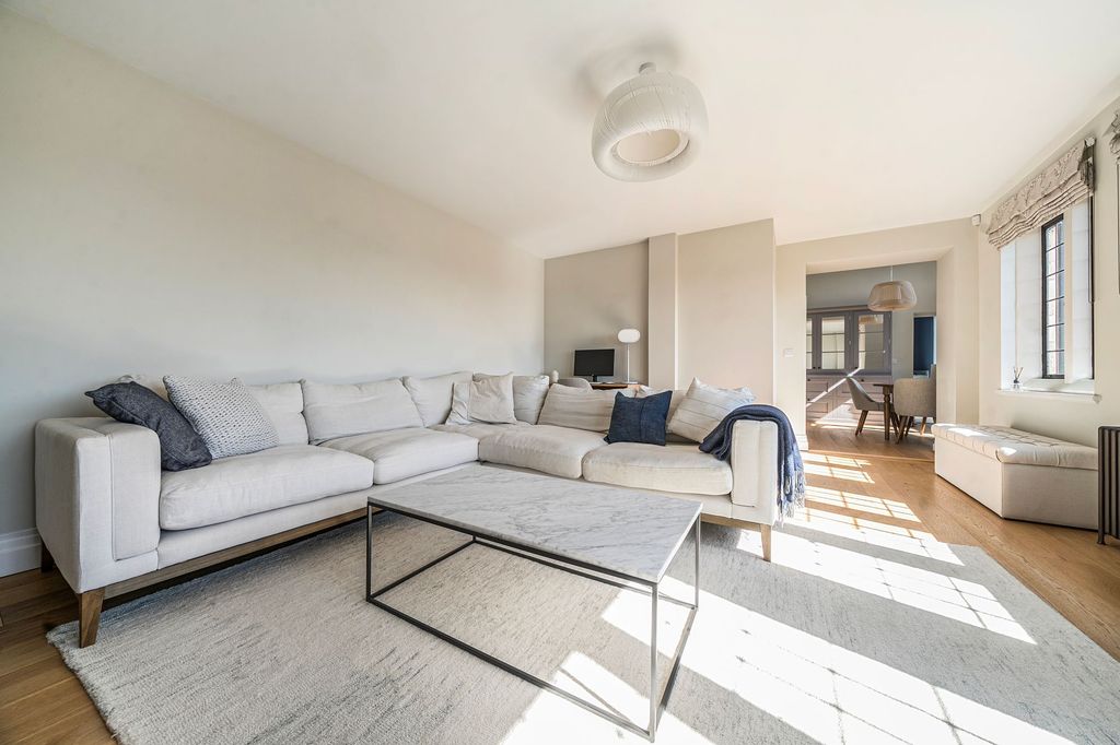 Additional image 6 of 2 bed flat for saleKings Drive, Midhurst GU29