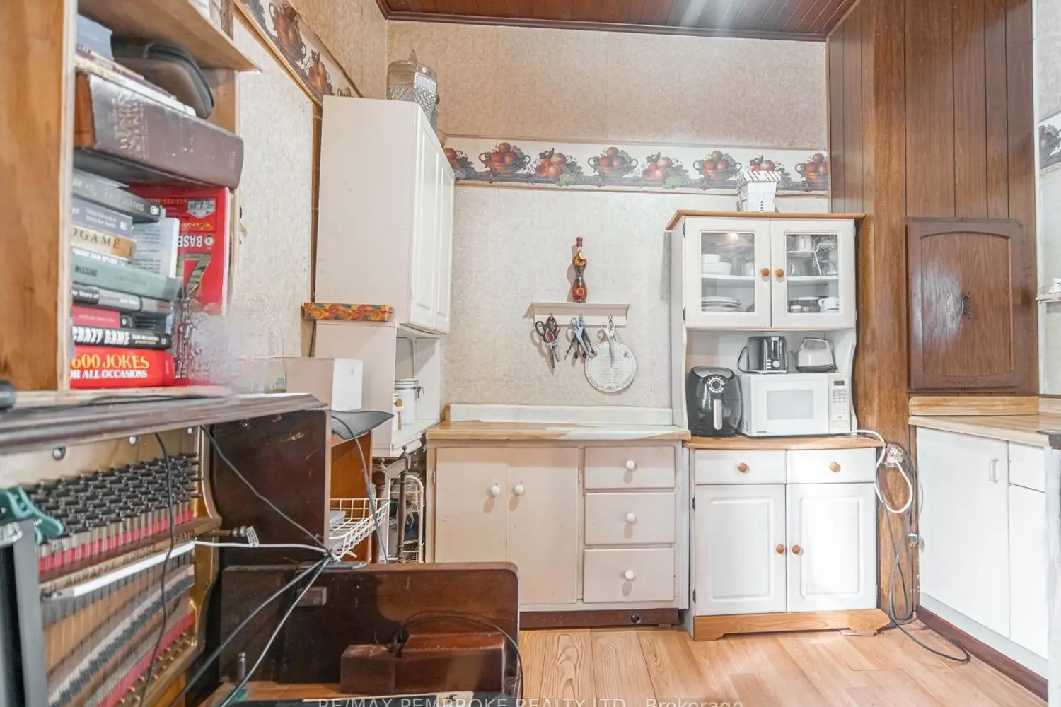 Additional image 13 of 476 Airport Road