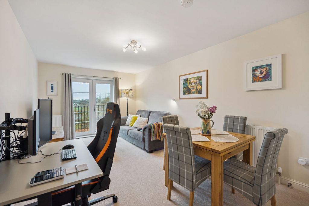Additional image 3 of 2 bed flat for saleRollock Street, Stirling FK8