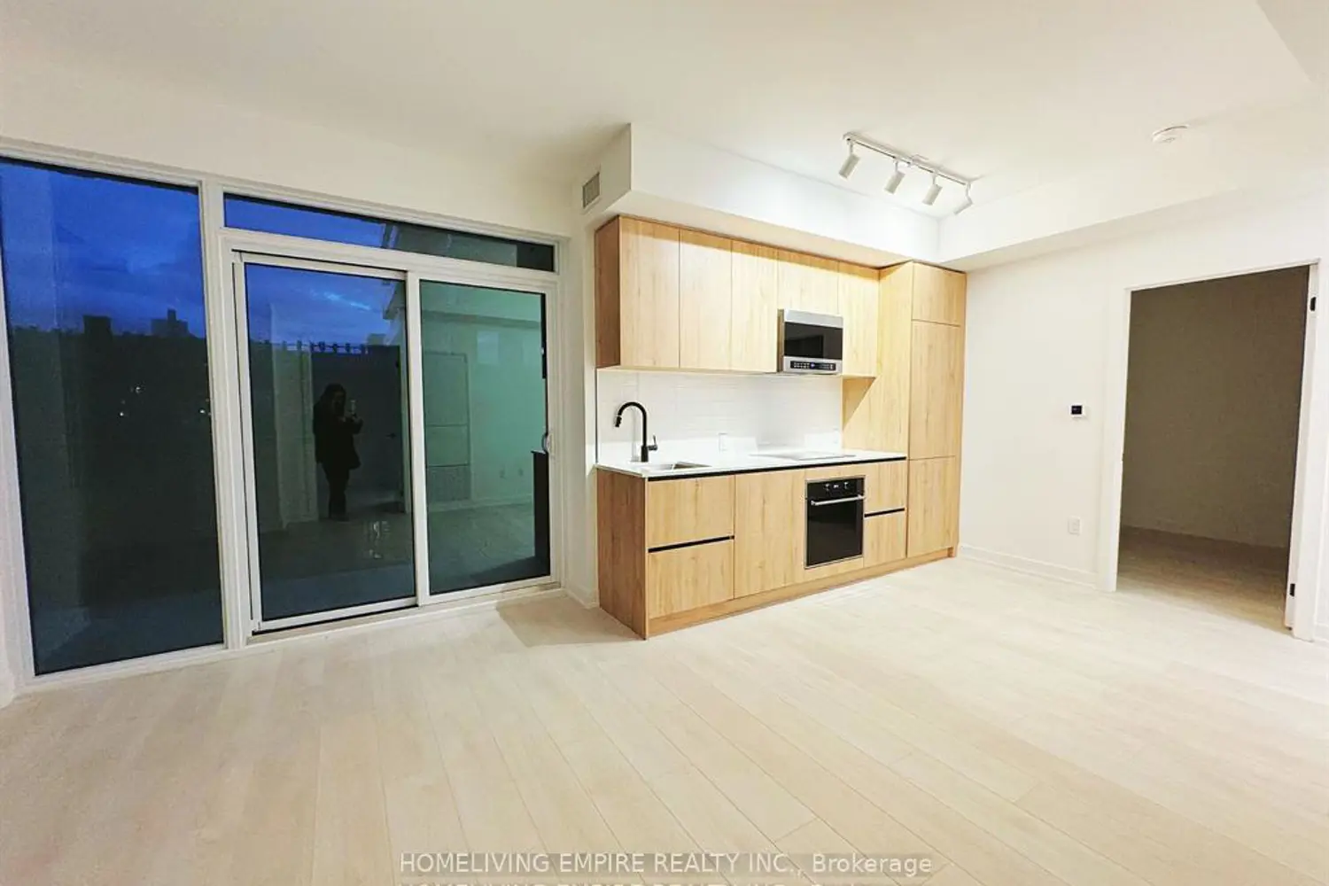 Additional image 7 of 117 Broadway Avenue 810