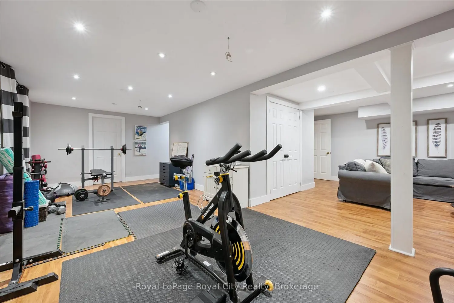 Additional image 14 of 60 Hands Drive