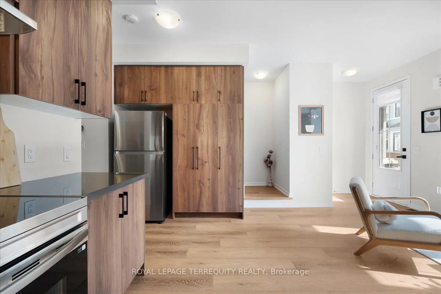 Additional image 5 of 38 Kingbird Common