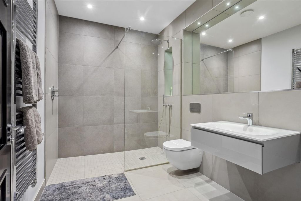 Additional image 18 of 3 bed flat for saleRidgemount Road, Sunningdale SL5