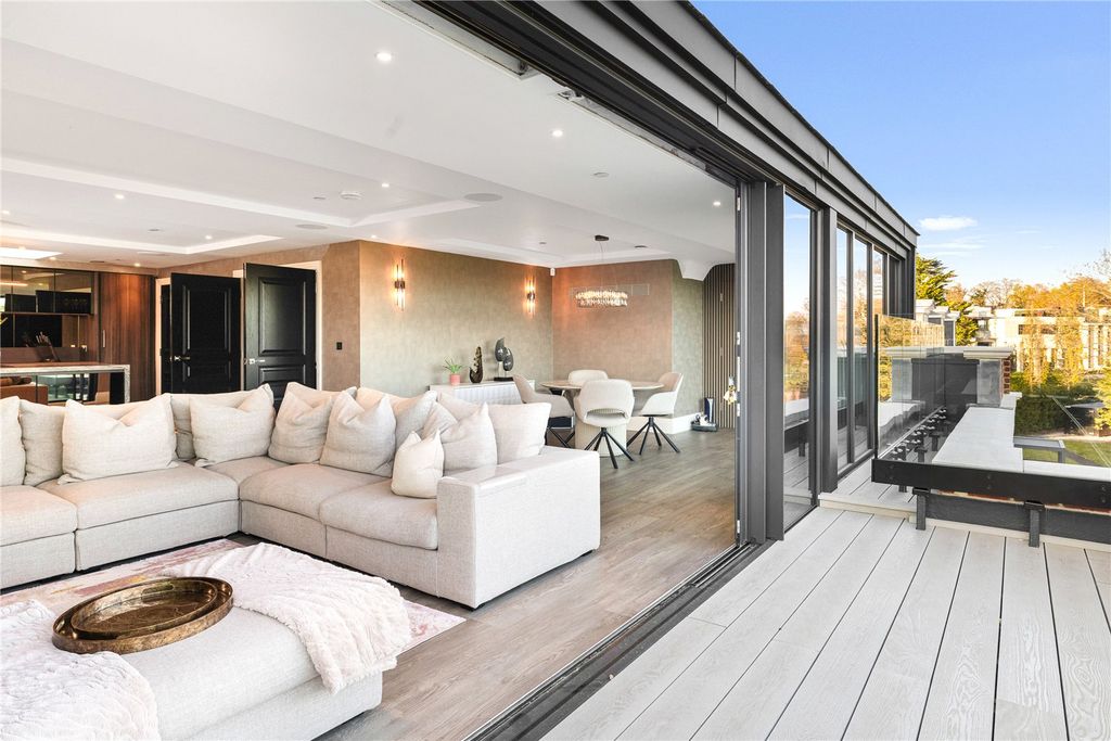 Additional image 24 of 6 bed detached house for saleCharters Gate, Ascot, Berkshire SL5