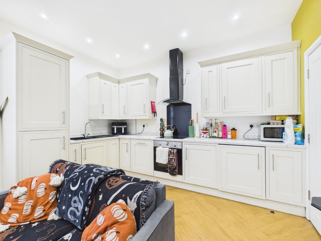 Additional image 11 of 3 bed flat for salePark Avenue, Princes Avenue, Hull HU5