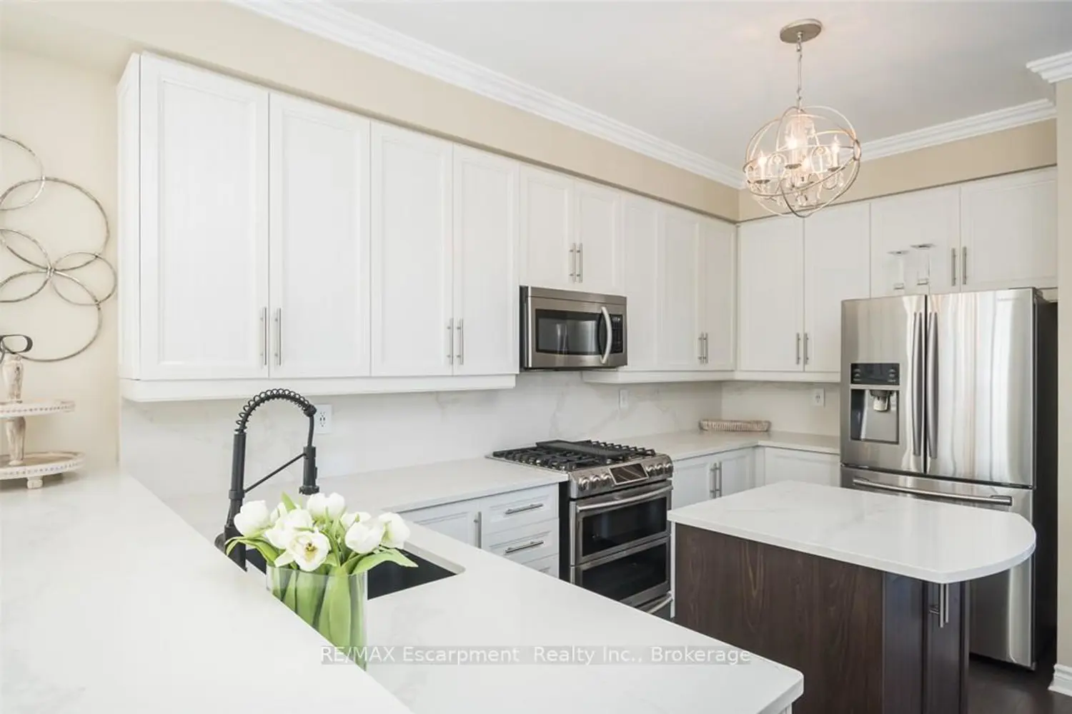 2454 Longridge Crescent photo 5