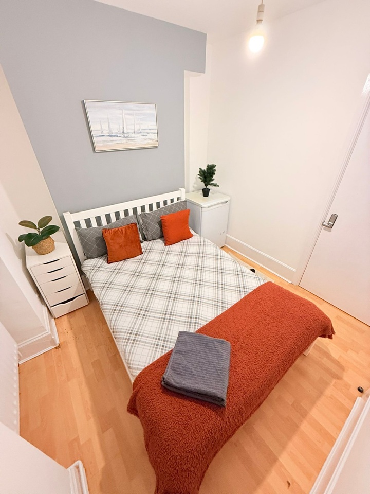 Additional image 3 of Room in a Shared Flat, Whitechapel Road, E1, N1 7GU