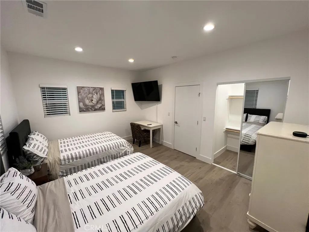 Additional image 28 of 22050 Hart Street, Canoga Park, CA 91303