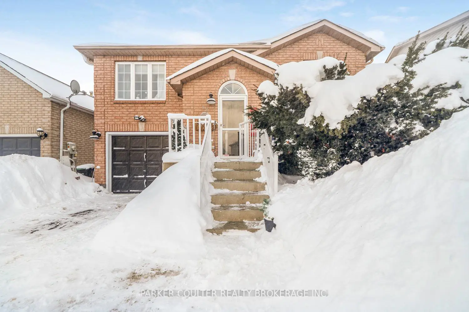 92 Snowy Owl Crescent photo 2