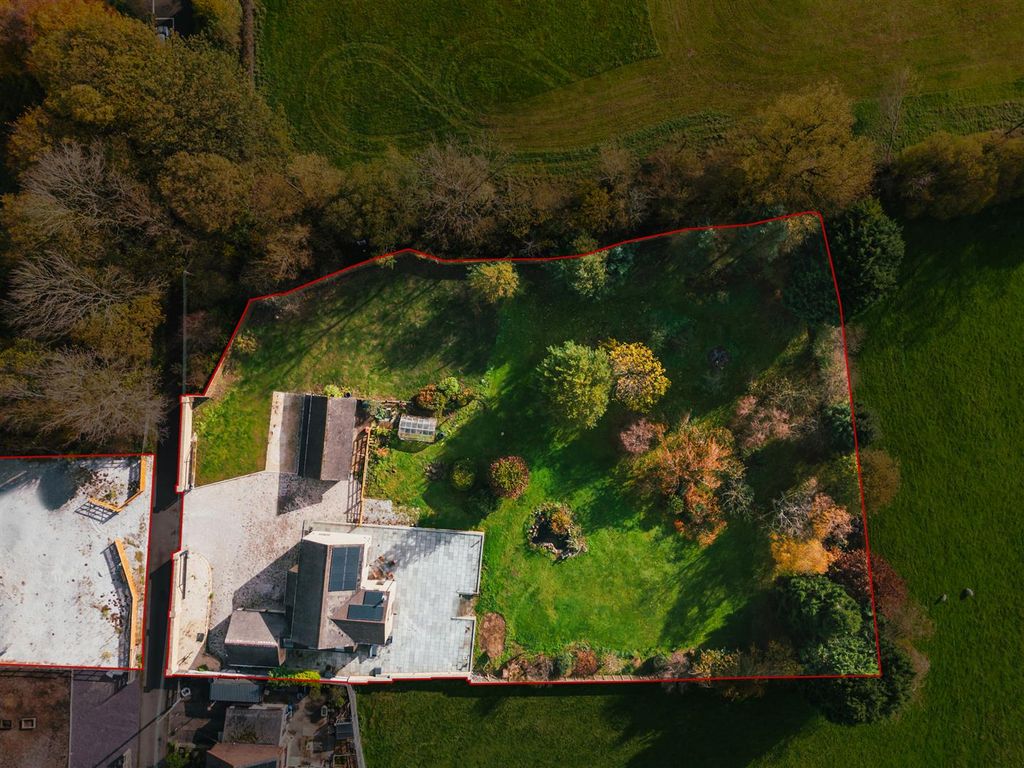 4 bed detached house for saleStation Road, Hope, Hope Valley S33