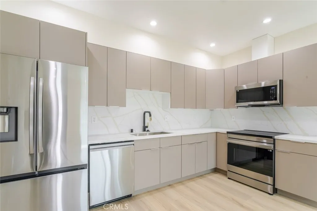 Additional image 25 of 11112 Emelita Street, North Hollywood, CA 91601