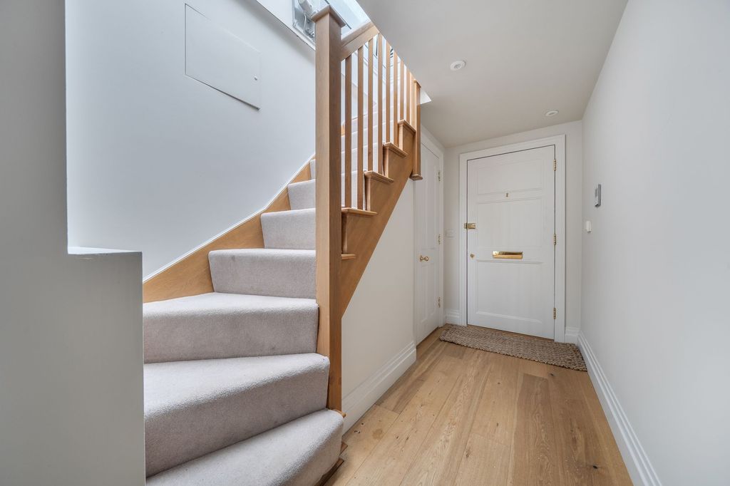 Additional image 11 of 2 bed flat for saleKings Drive, Midhurst GU29