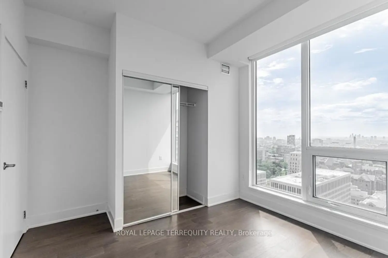 Additional image 9 of 955 Bay Street 3106