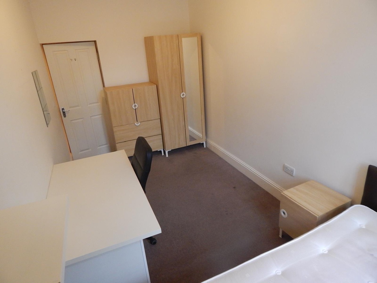 Additional image 2 of 3 Bed Flat, Hyde Terrace, LS2, N1 7GU