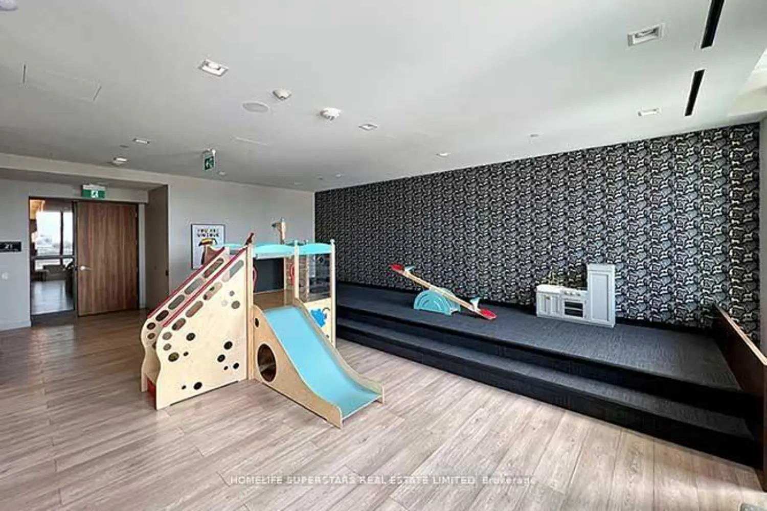 Additional image 6 of 950 Portage Parkway Ph12