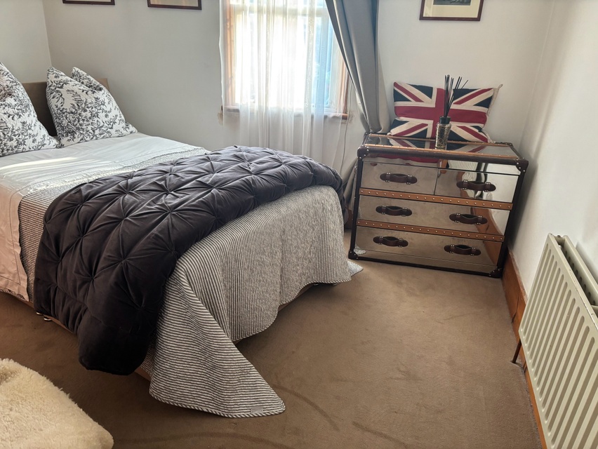 Room in a Shared House, Glycena Road, SW11, N1 7GU