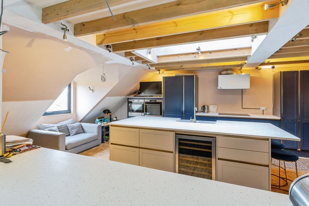 Additional image 13 of 4 bed detached house for saleCherry Tree Avenue, Haslemere, Surrey GU27