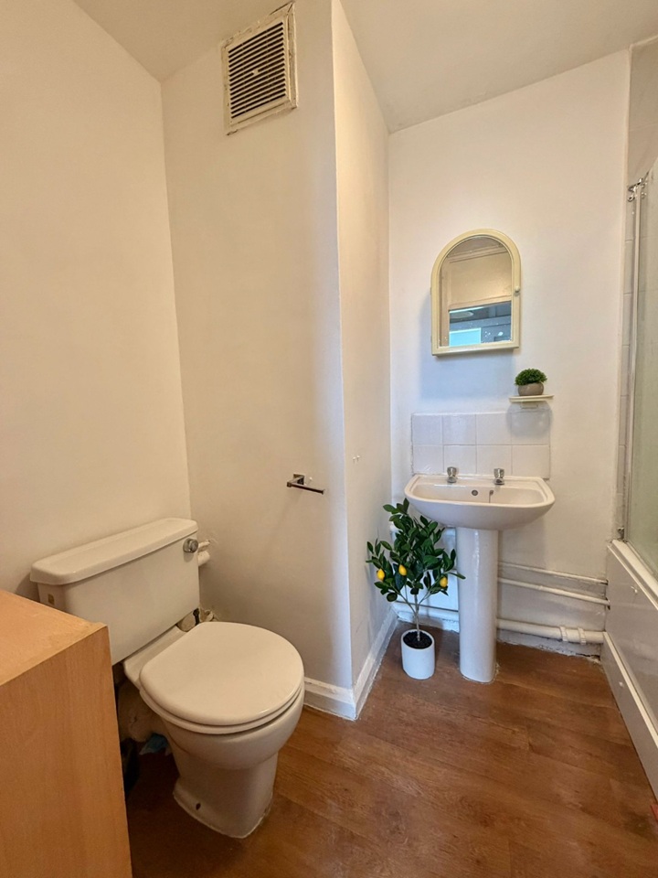 Additional image 6 of Room in a Shared Flat, Commercial Road, E1, N1 7GU