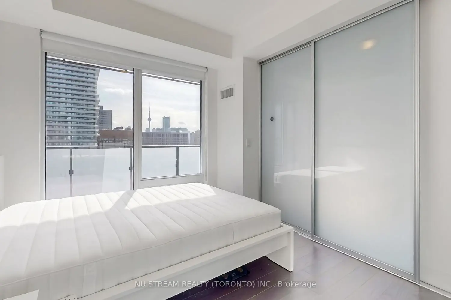 Additional image 9 of 1080 Bay Street 1403