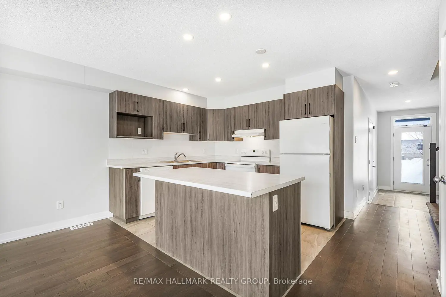 Additional image 3 of 877 Platinum Street