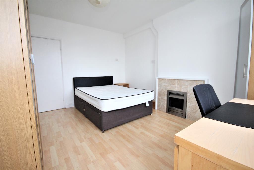 Additional image 5 of 3 Bed Flat, East Arbour Street, E1, N1 7GU
