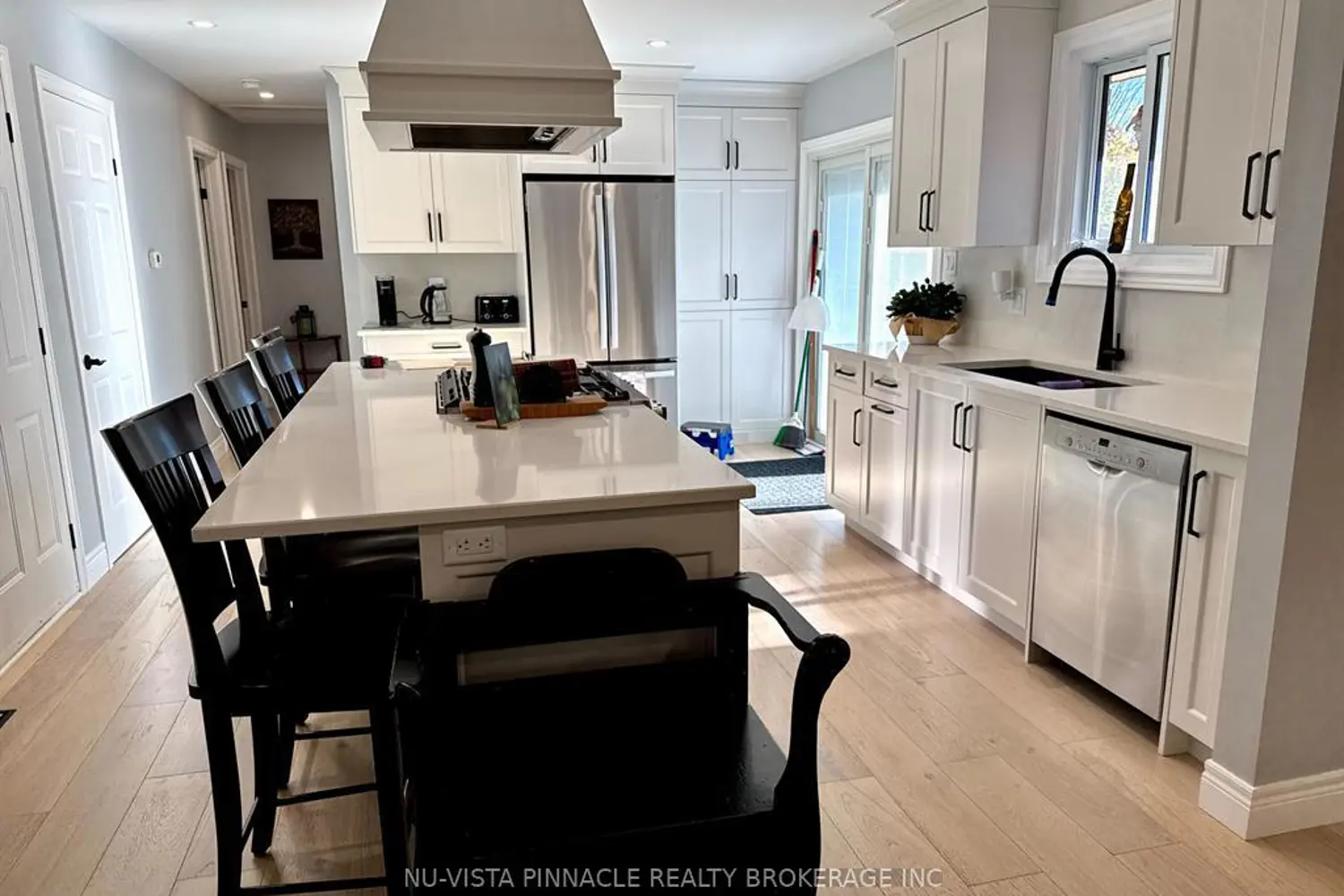 1446 Aldersbrook Road photo 5
