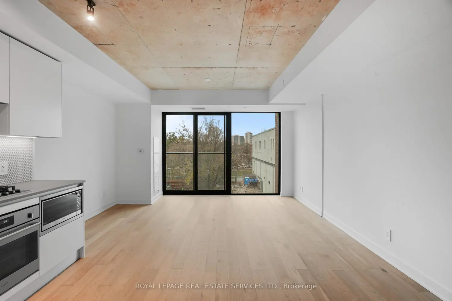 Additional image 8 of 2720 Dundas Street 302