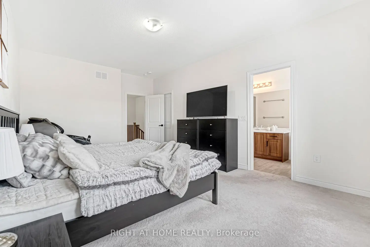 Additional image 13 of 52 Veterans Street