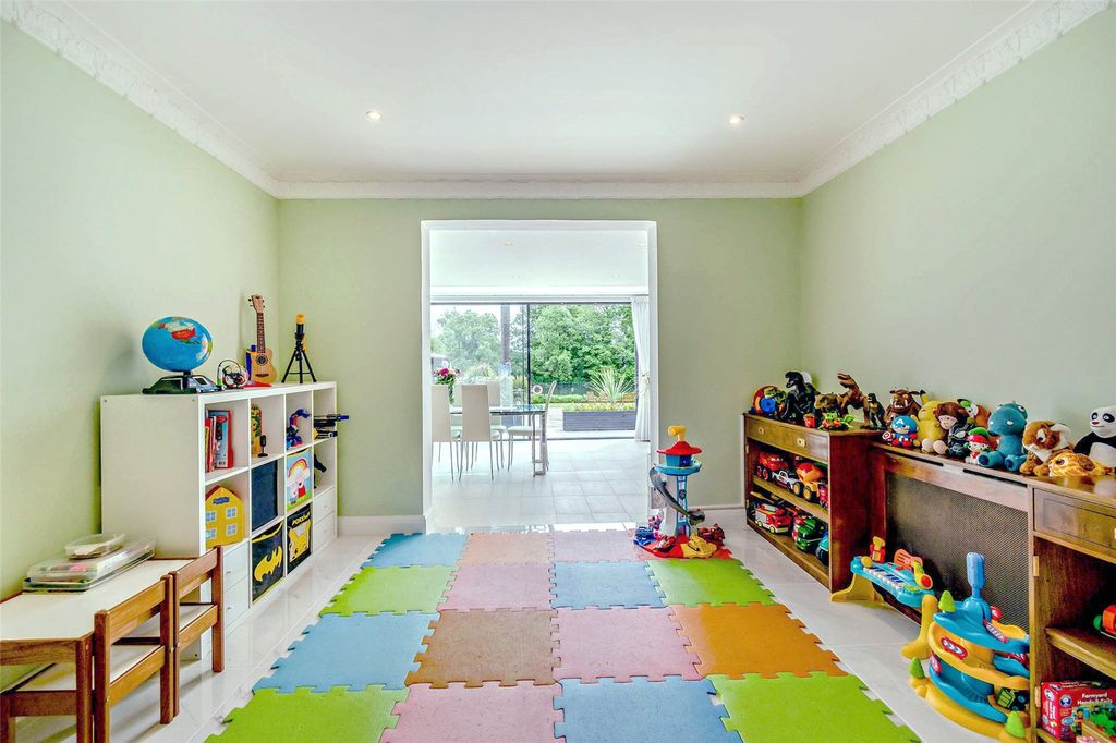 Additional image 25 of 7 bed detached house for saleFishery Road, Maidenhead, Berkshire SL6
