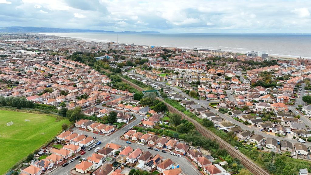 Additional image 2 of 3 bed flat for saleOakwood Road, Rhyl LL18