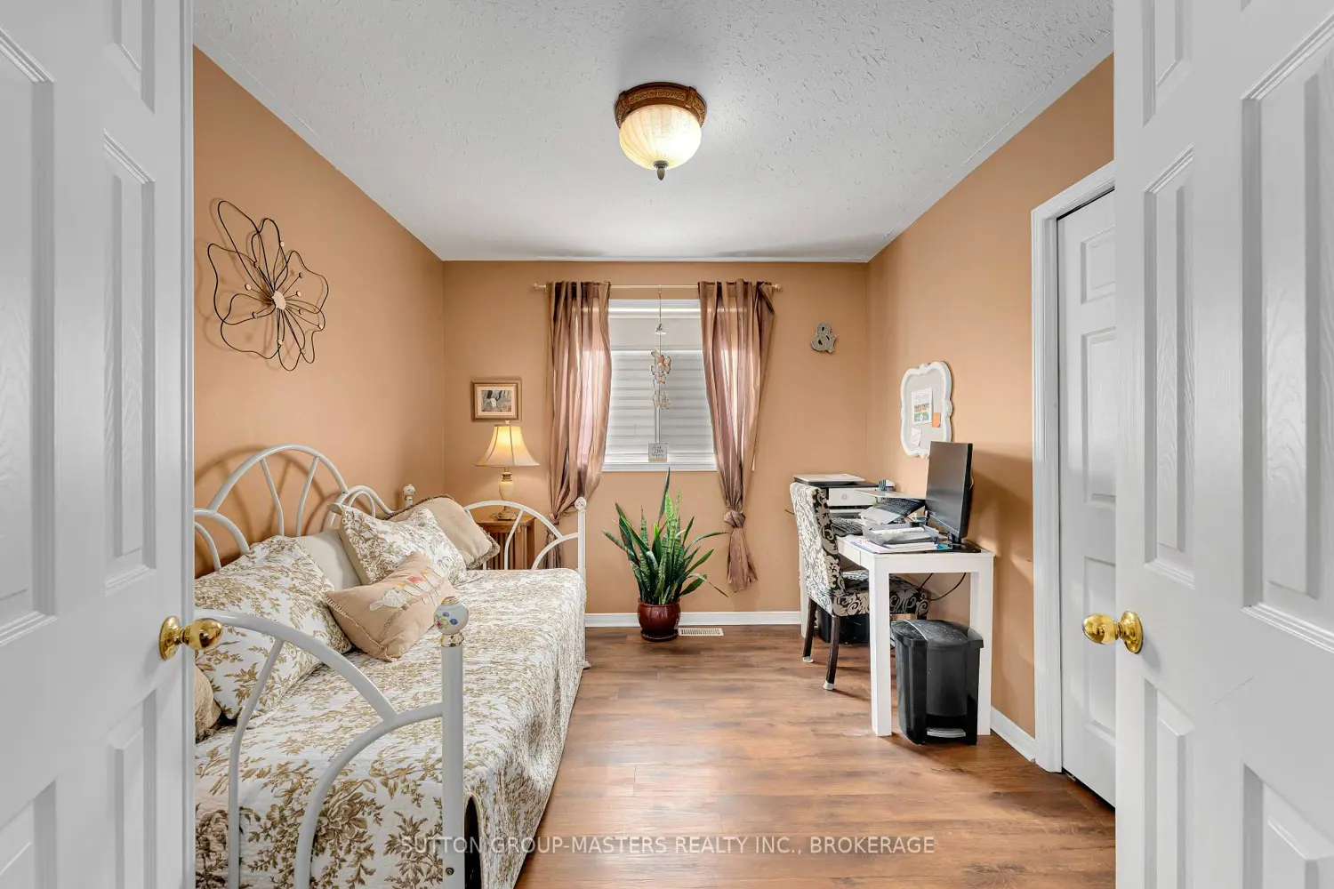 Additional image 12 of 568 Roosevelt Drive