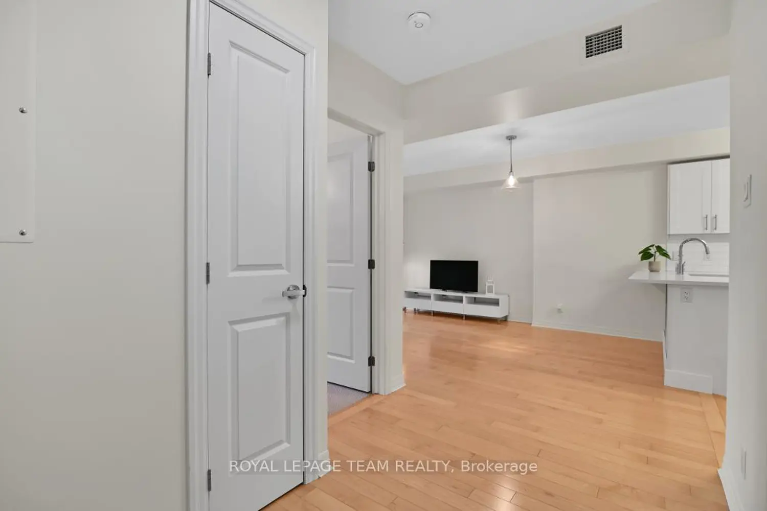 Additional image 9 of 242 Rideau Street 703