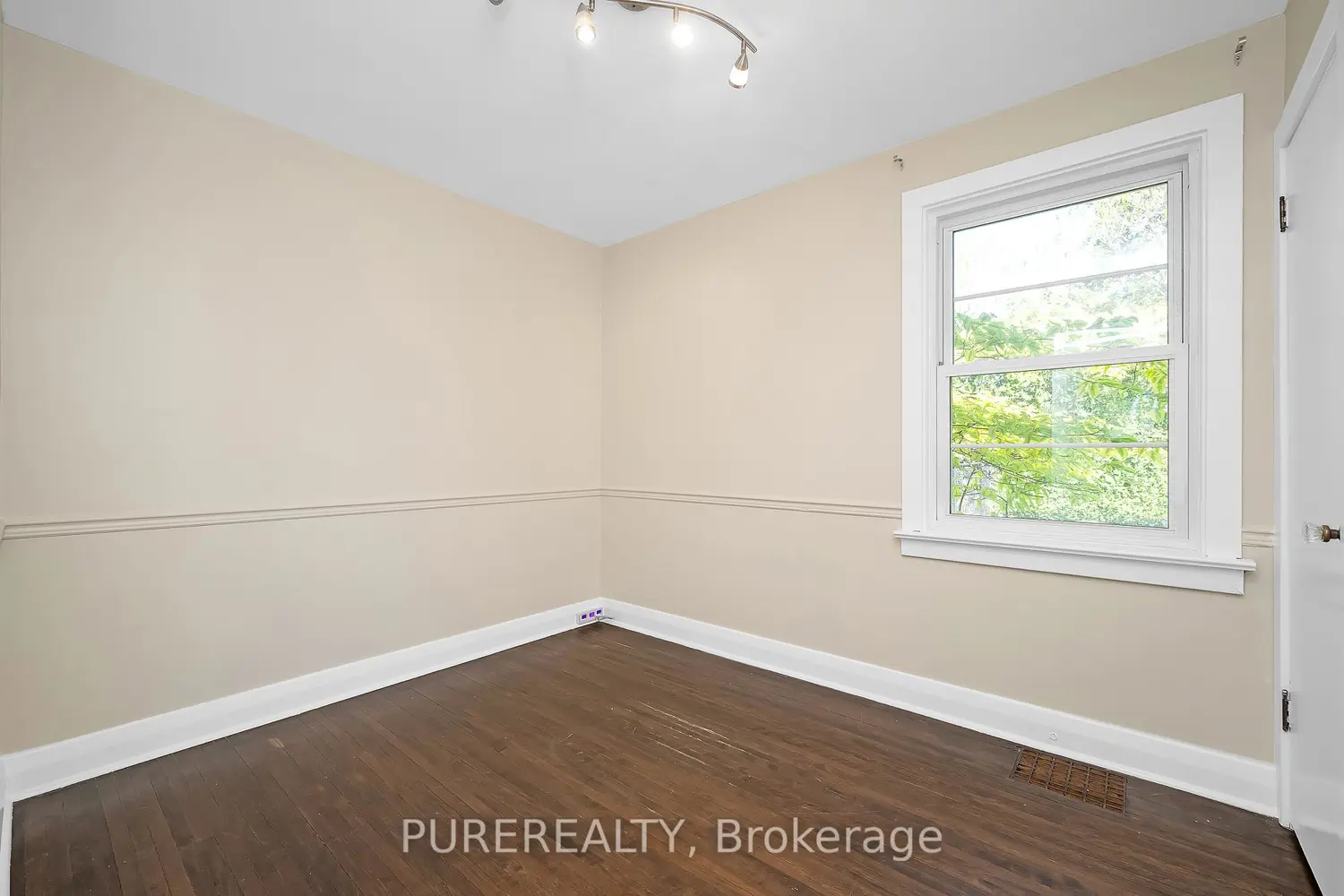 Additional image 6 of 2067 Maplewood Drive