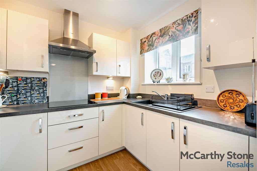 Additional image 12 of 2 bed flat for saleThe Moors, Thatcham RG19