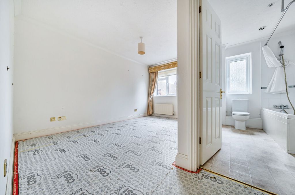 Additional image 13 of 3 bed flat for saleTudor Close, Chichester PO19