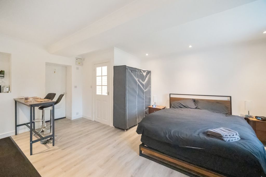 Additional image 21 of 3 bed flat for saleWestport, Lanark ML11