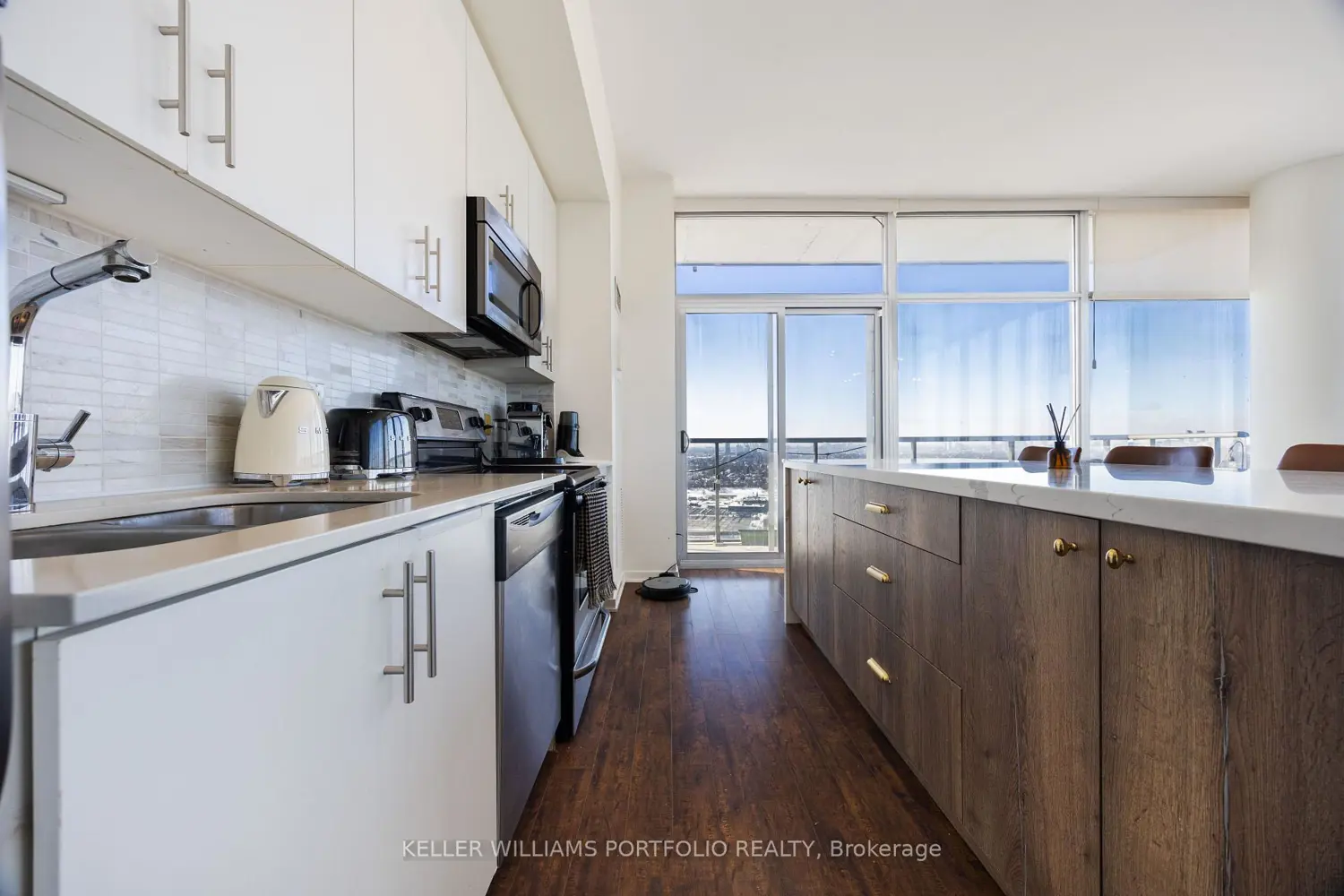 Additional image 8 of 105 The Queensway Avenue 3401