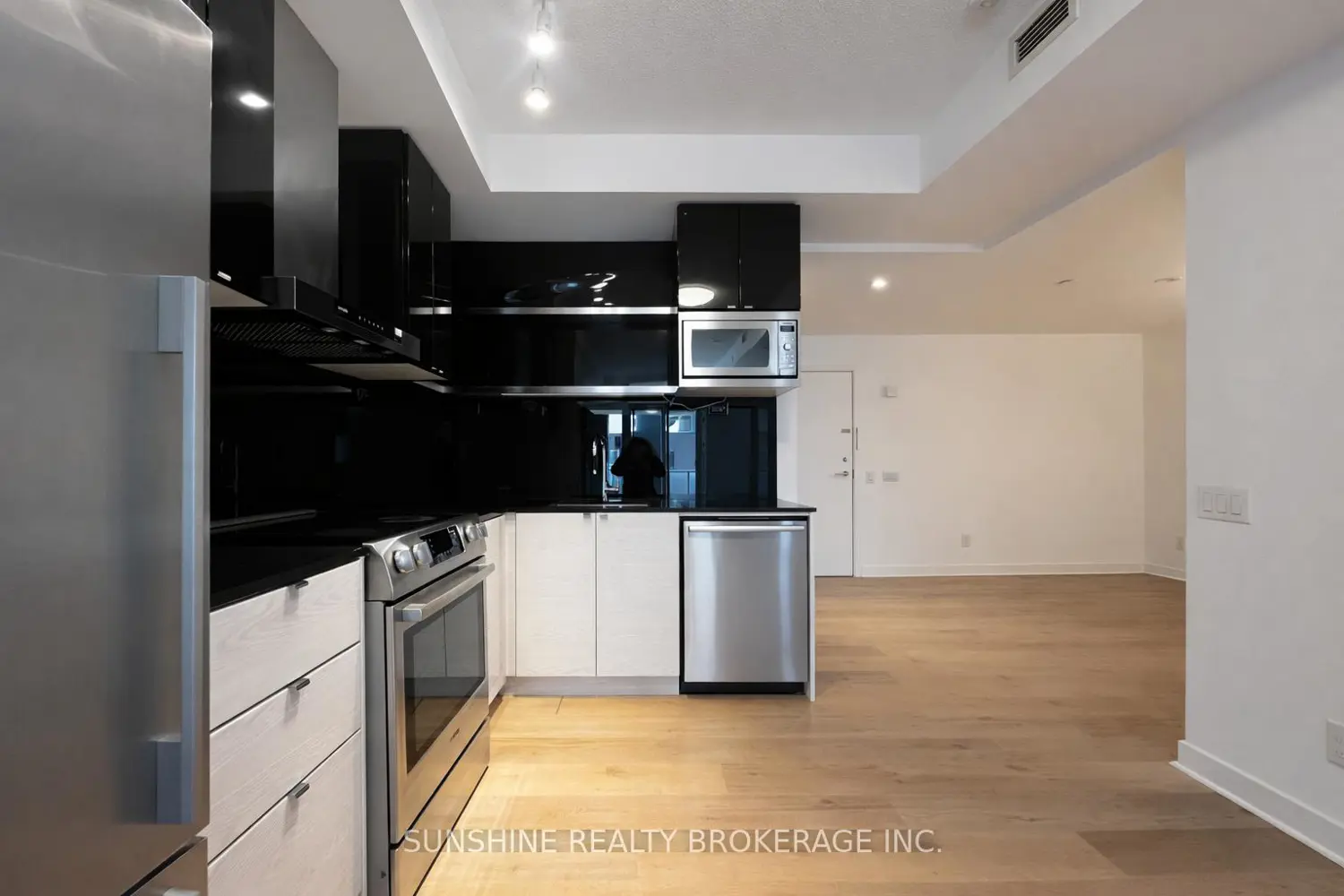 Additional image 15 of 72 Esther Shiner Boulevard 223